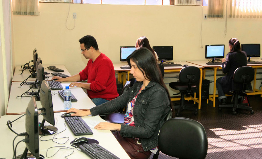 As inscrições para os Exames da Educação de Jovens e Adultos (EJA) Online 2017 começam nesta segunda-feira (10). As provas são uma oportunidade totalmente gratuita para pessoas que não tiveram acesso à educação básica na idade própria e agora desejam concluir o Ensino Fundamental ou o Ensino Médio.