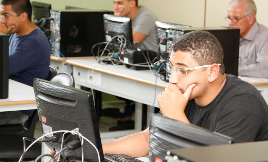 As inscrições para os Exames da Educação de Jovens e Adultos (EJA) Online 2017 começam nesta segunda-feira (10). As provas são uma oportunidade totalmente gratuita para pessoas que não tiveram acesso à educação básica na idade própria e agora desejam concluir o Ensino Fundamental ou o Ensino Médio.