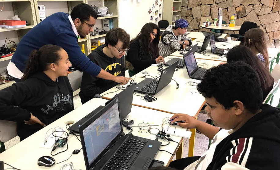 Estão disponíveis as seguintes oficinas: Arduino Básico.