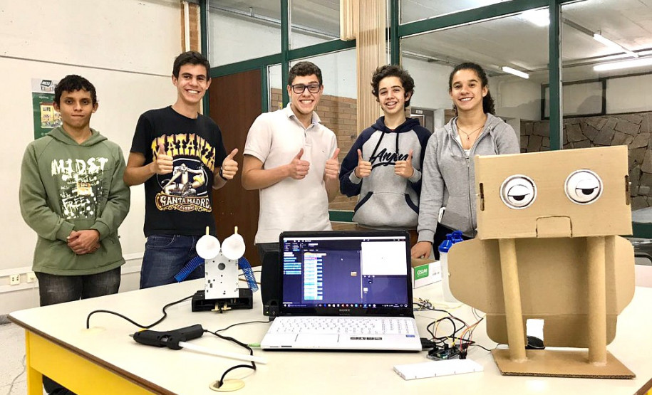 Estão disponíveis as seguintes oficinas: Bate Papo Robótico.