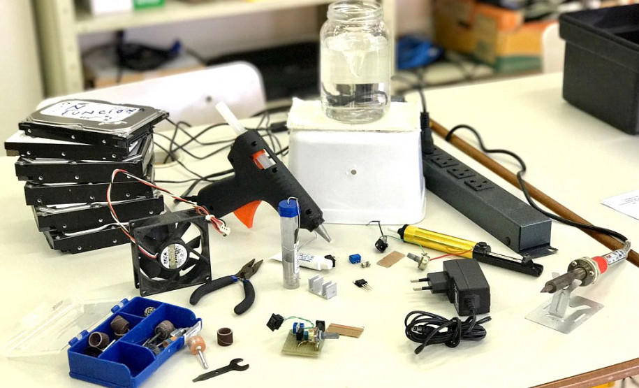 Estão disponíveis as seguintes oficinas: Criando um Agitador Magnético.