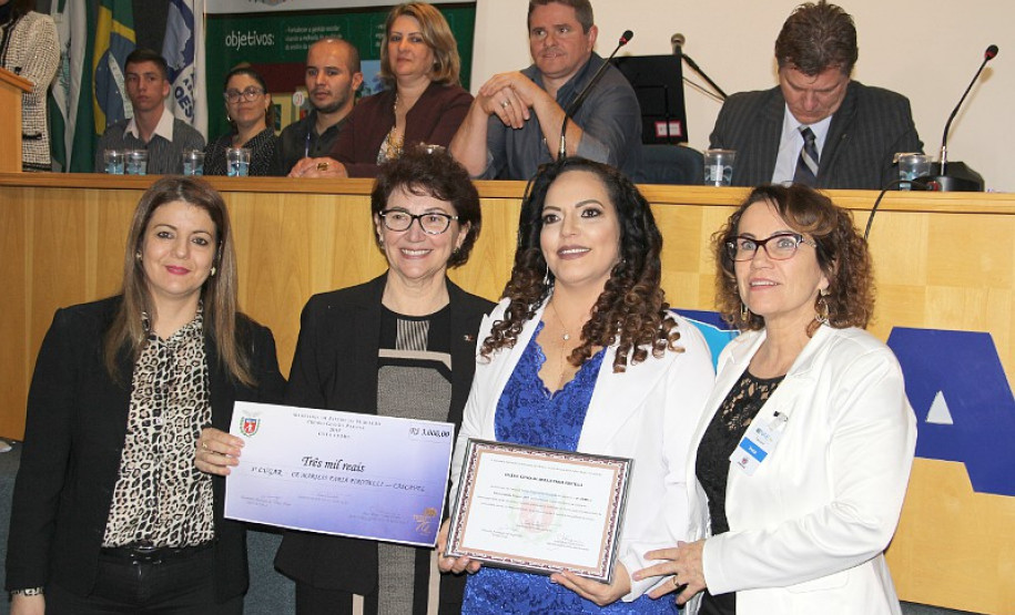 Em terceiro lugar o colégio Marilis Faria Pirotelli, de Cascavel.