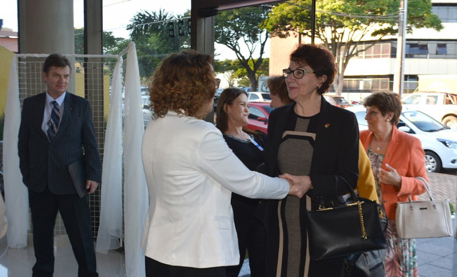 A secretária de Estado da Educação, professora Ana Seres, reuniu nesta terça (11) e quarta-feira (12), em Cascavel (Oeste), com os 32 chefes dos Núcleos Regionais de Educação para tratar de assuntos administrativos, pedagógicos e de infraestrutura.