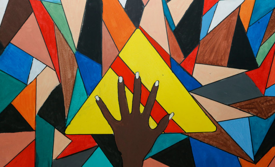 Cerca de 300 estudantes do ensino médio do Colégio Estadual Narciso Mendes, no bairro Xaxim, em Curitiba, apresentam nesta quinta-feira (13) aos colegas, familiares e professores uma exposição de quadros para retratar temas que eles mesmos escolheram. Prostituição, violência, corrupção, desigualdade e poluição estão em dezenas de obras que tiveram como inspiração artistas famosos como Poty Lazzarotto, Van Gogh e Cândido Portinari, entre outros.