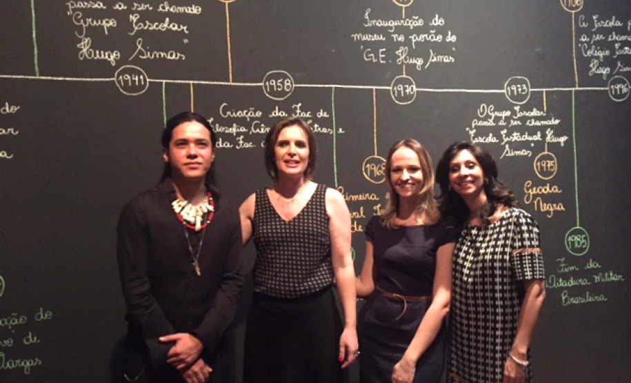 O Colégio Estadual Hugo Simas, de Londrina, no Norte do Estado, completou 80 anos neste mês. Para marcar a data, a direção da escola organizou uma exposição com o objetivo de retratar sua trajetória. Construído em 1937, o Hugo Simas foi a primeira escola pública da cidade, três anos após a fundação do município de Londrina.