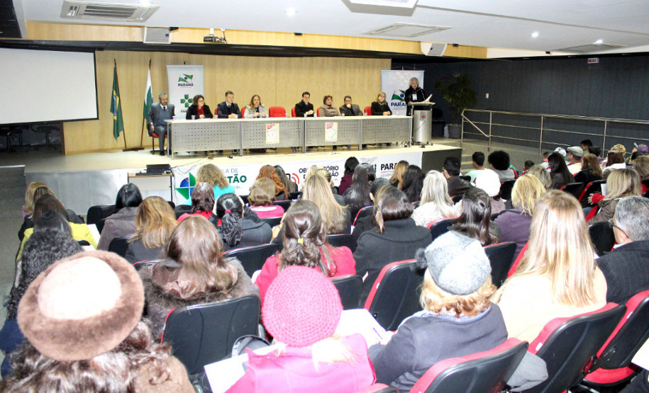 I Seminário de Enfrentamento às Violências Contra Crianças e Adolescentes está sendo realizado nesta terça e quarta-feira (18 e 19), no Palácio das Araucárias, em Curitiba, com a participação de 165 servidores municipais e estaduais, além sociedade civil.