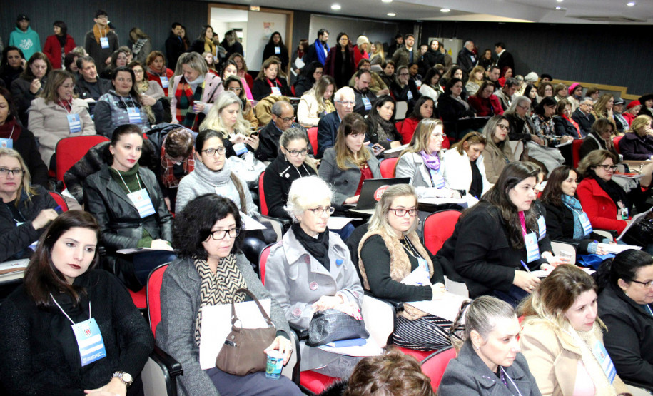 I Seminário de Enfrentamento às Violências Contra Crianças e Adolescentes está sendo realizado nesta terça e quarta-feira (18 e 19), no Palácio das Araucárias, em Curitiba, com a participação de 165 servidores municipais e estaduais, além sociedade civil.