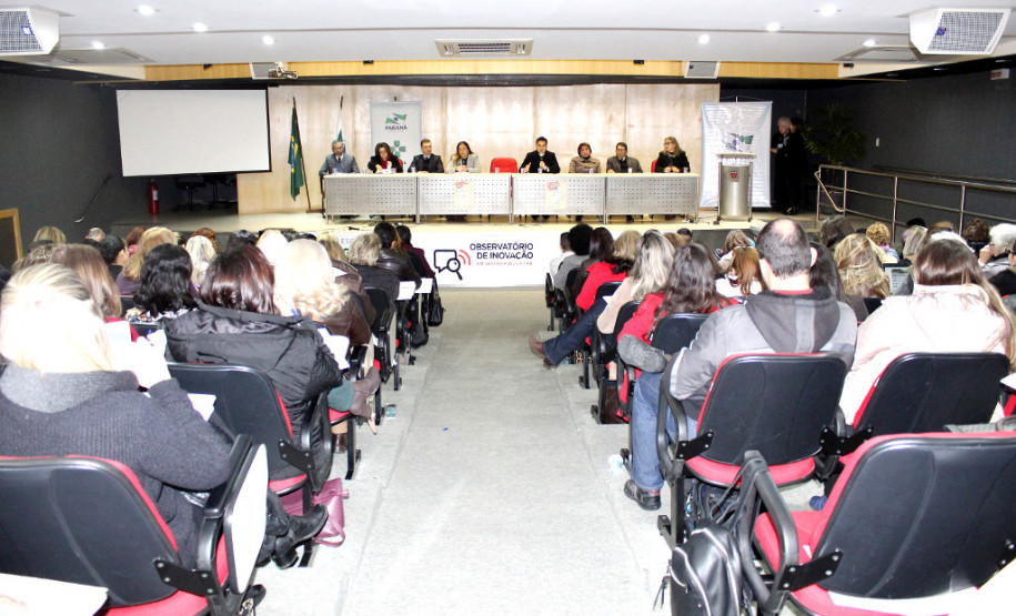 I Seminário de Enfrentamento às Violências Contra Crianças e Adolescentes está sendo realizado nesta terça e quarta-feira (18 e 19), no Palácio das Araucárias, em Curitiba, com a participação de 165 servidores municipais e estaduais, além sociedade civil.