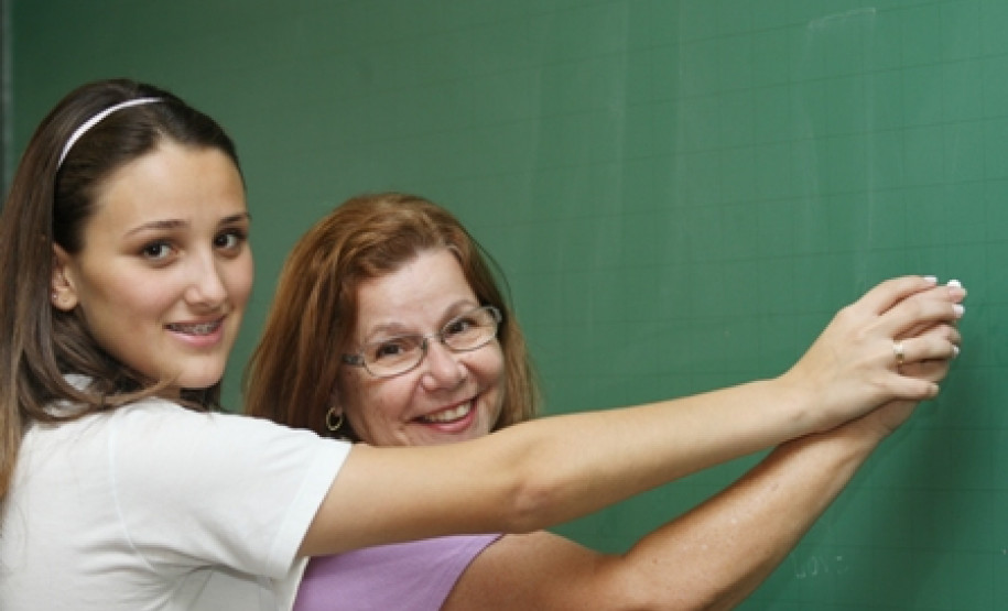 Secretaria da Educação trabalha para preencher quadro dos profissionais que irão atuar nas escolas da rede estadual de ensino.