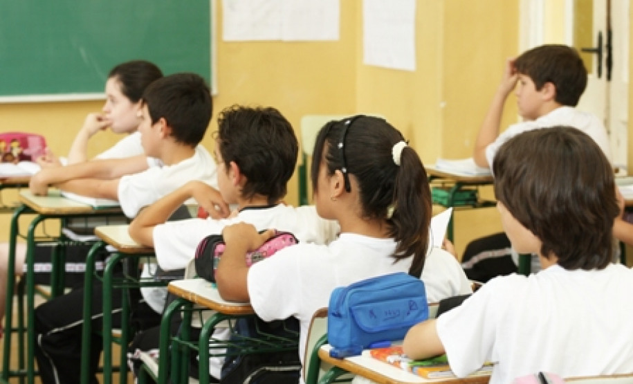 Secretaria da Educação trabalha para preencher quadro dos profissionais que irão atuar nas escolas da rede estadual de ensino.