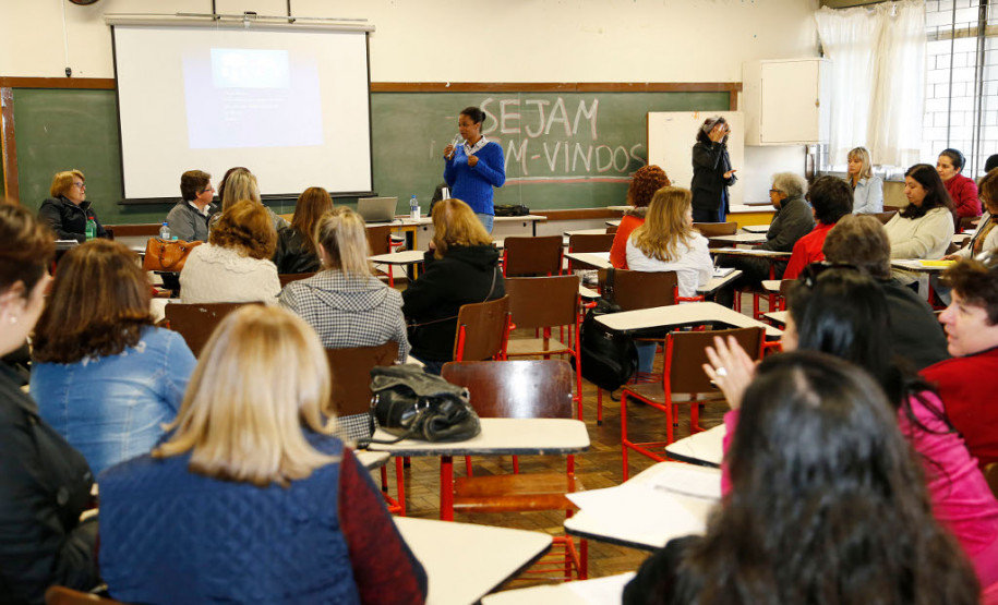 Mais de um milhão de alunos das 2,1 mil unidades da rede pública estadual retomam a rotina de estudos nesta quarta-feira (26)