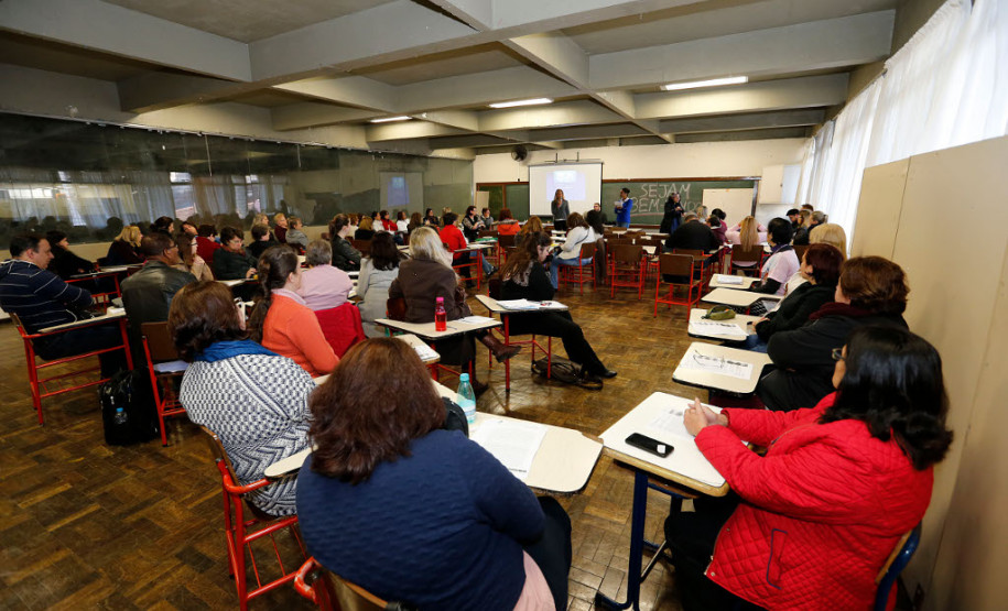 Mais de um milhão de alunos das 2,1 mil unidades da rede pública estadual retomam a rotina de estudos nesta quarta-feira (26)