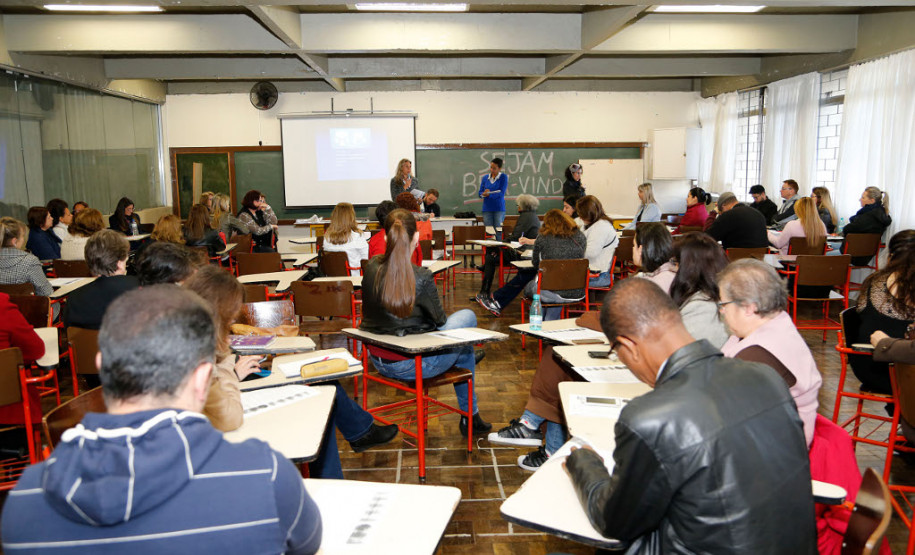 Mais de um milhão de alunos das 2,1 mil unidades da rede pública estadual retomam a rotina de estudos nesta quarta-feira (26)