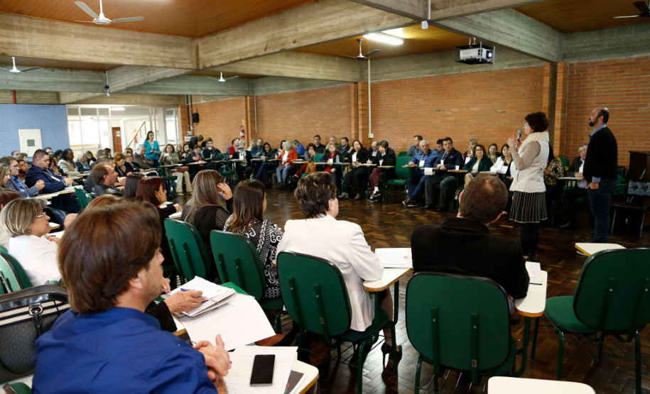 O Departamento de Educação Básica, da Secretaria de Estado da Educação, reúne em Curitiba nesta quinta e sexta-feira (27 e 28) cerca de 70 profissionais da educação, entre diretores de unidades de educação integral em tempo integral e chefes de Núcleos Regionais de Educação, para debater questões pedagógicas e de infraestrutura das unidades que ofertam o regime.