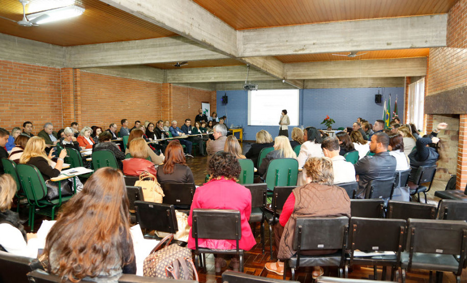 O Departamento de Educação Básica, da Secretaria de Estado da Educação, reúne em Curitiba nesta quinta e sexta-feira (27 e 28) cerca de 70 profissionais da educação, entre diretores de unidades de educação integral em tempo integral e chefes de Núcleos Regionais de Educação, para debater questões pedagógicas e de infraestrutura das unidades que ofertam o regime.