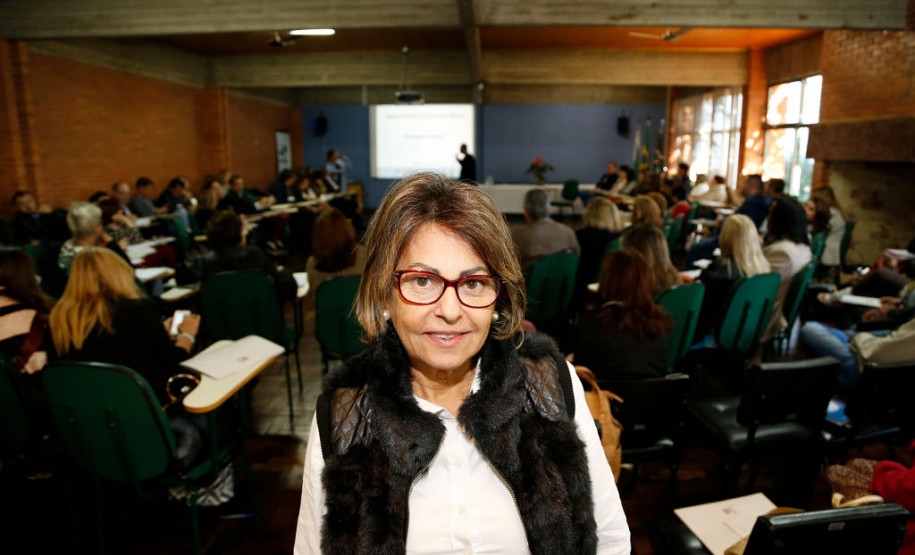A chefe de Núcleo de Paranaguá (Litoral), Selma Camargo Meira, tem uma escola do ensino fundamental de educação integral no tempo integral na região que atende cerca de 45 estudantes do 6º ano (duas turmas). “A comunidade aceitou muito bem a ampliação da jornada e temos notado muito empenho por parte dos professores”, afirmou Selma