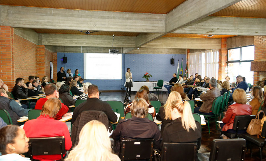O Departamento de Educação Básica, da Secretaria de Estado da Educação, reúne em Curitiba nesta quinta e sexta-feira (27 e 28) cerca de 70 profissionais da educação, entre diretores de unidades de educação integral em tempo integral e chefes de Núcleos Regionais de Educação, para debater questões pedagógicas e de infraestrutura das unidades que ofertam o regime.