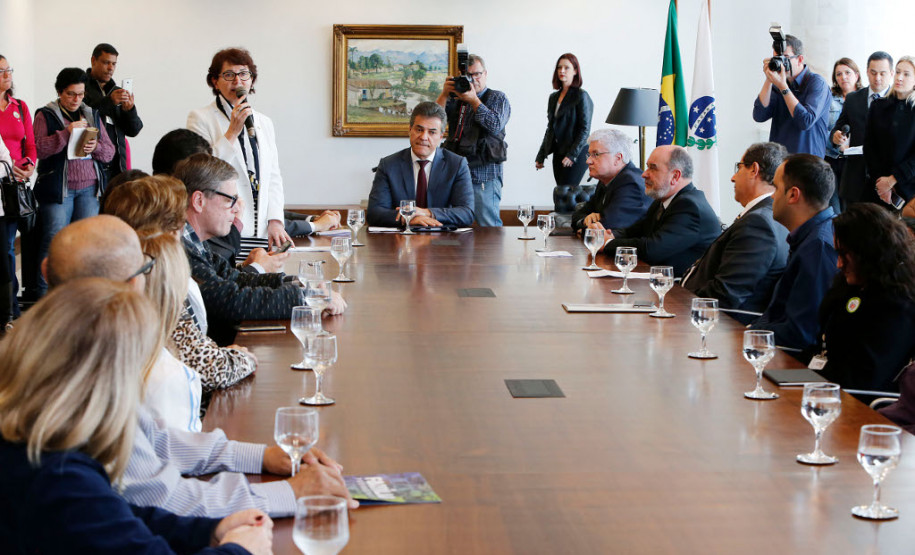 O governador Beto Richa autorizou nesta segunda-feira (31) a implantação, na folha de agosto, das promoções e progressões de todos os servidores do Estado que já cumpriram os requisitos necessários para a aquisição desses benefícios em 2017