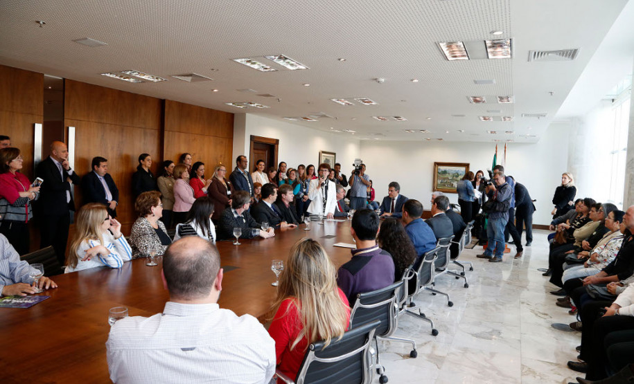 O governador Beto Richa autorizou nesta segunda-feira (31) a implantação, na folha de agosto, das promoções e progressões de todos os servidores do Estado que já cumpriram os requisitos necessários para a aquisição desses benefícios em 2017