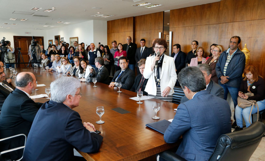 O governador Beto Richa autorizou nesta segunda-feira (31) a implantação, na folha de agosto, das promoções e progressões de todos os servidores do Estado que já cumpriram os requisitos necessários para a aquisição desses benefícios em 2017