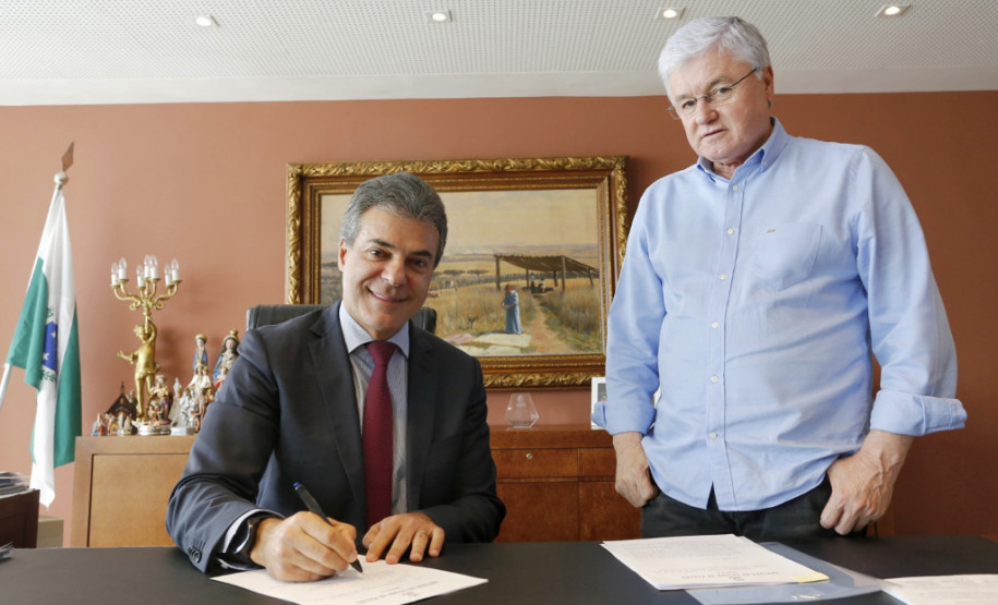 O governador Beto Richa nomeou nesta terça-feira (01) 286 professores e pedagogos para atuar na rede estadual de ensino