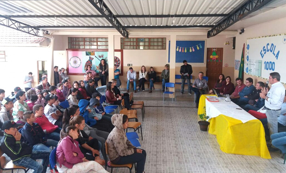 As obras, que fazem parte do programa Escola 1.000, já estão em andamento em diferentes municípios da região.