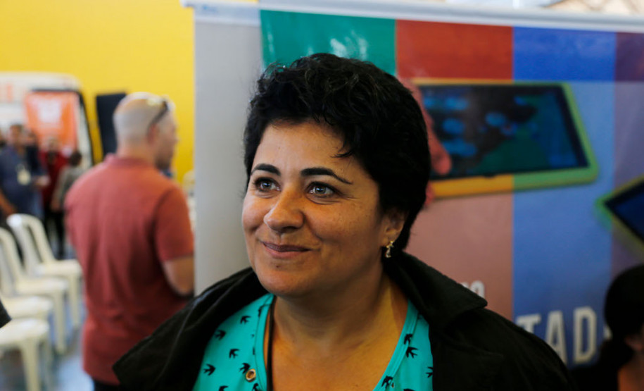 A Modalidade de ensino por meio de cursos técnicos, formação inicial e Continuada (FIC) e Formação de Docentes é outro destaque. A dona de casa Rosa Reis Chmura, foi acompanhada do filho, Nathan Reis Chmura, de 13 anos, que pretende fazer o curso de eletromecânica. “Fiquei contente com o atendimento, tiramos as dúvidas que tínhamos sobre matrículas e sobre o curso”, disse.