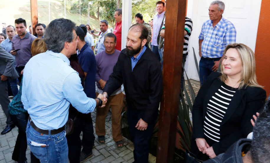 Criar parcerias entre o governo estadual, municípios e a sociedade civil em prol da proteção de adolescentes que se encontram em situação de alta vulnerabilidade social no Paraná. Esse é o objetivo do programa Rede Jovem, lançado pelo governador Beto Richa nesta terça-feira (8), em Almirante Tamandaré, na Região Metropolitana de Curitiba.