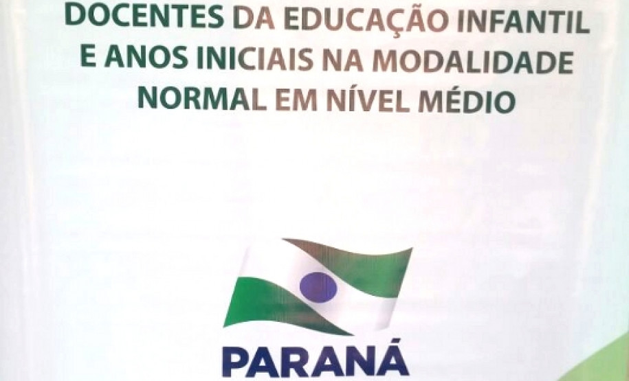 Teve início nesta segunda-feira (14), em Curitiba, as oficinas de formação continuada aos profissionais que atuam no curso de Formação de Docentes – normal em nível médio, ofertado pela rede estadual de ensino. Cerca de 200 professores e funcionários dos Núcleos Regionais de Educação participando da formação, que acontece até quinta-feira (17). As oficinas têm duração de 32 horas que serão somadas para avanço no plano de carreira dos profissionais.