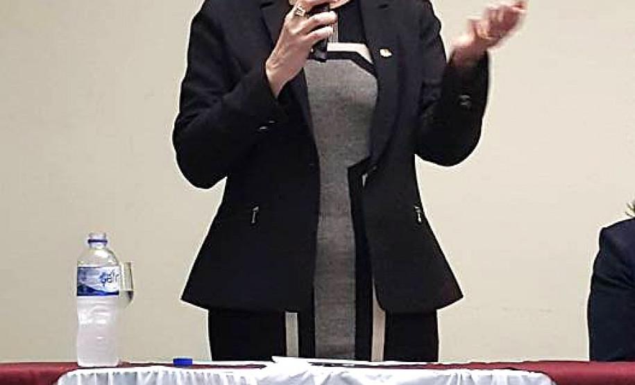 Diretores, professores e pedagogos que trabalham em instituições que ofertam o ensino médio em tempo integral na rede estadual de ensino participam, até sexta-feira (25), em Foz do Iguaçu, de oficinas de formação continuada focadas na oferta da educação integral no ensino médio.