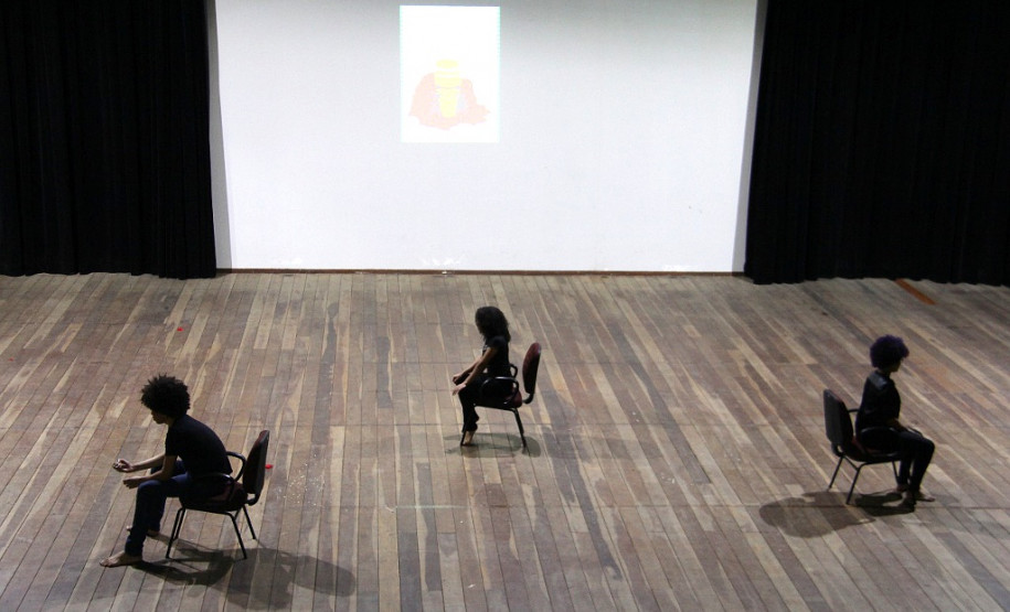 Relações Étnico-Raciais são tema na educação paranaense No início deste mês foi realizado a XIV Edição do Fórum Permanente de Educação e Diversidade Étnico-Racial do Paraná, em Umuarama (região noroeste), com o tema “A Reconquista de Direitos a partir de uma Educação Cidadã”