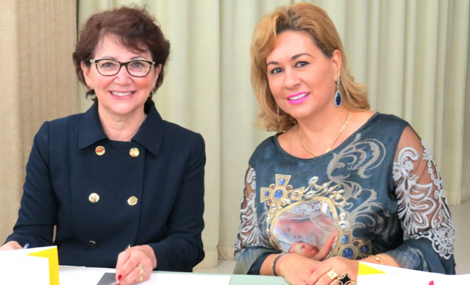 Secretaria da Educação reúne chefias dos 32 núcleos regionais Os 32 chefes dos Núcleos Regionais de Educação (NREs) participam nesta quinta-feira e sexta-feira (24 e 25), em Umuarama, no Noroeste do Estado, de reuniões periódicas promovidas pela Secretaria de Estado da Educação para debater questões pontuais de cada regional.