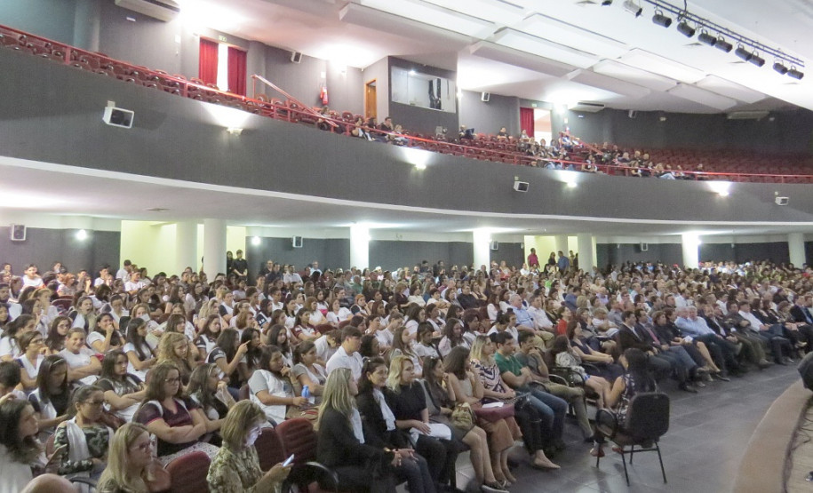Os Núcleos Regionais de Educação (NREs) de Foz do Iguaçu, Toledo, Goioerê e Umuarama prestaram, nesta semana, homenagens a funcionários e ex-funcionários que ajudaram a construir parte da história da educação pública no Paraná