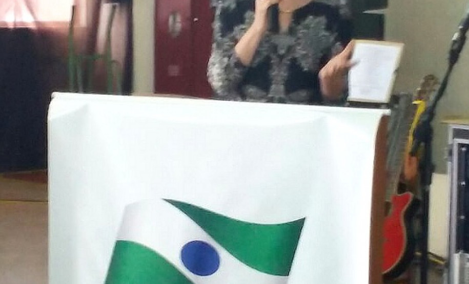 Os Núcleos Regionais de Educação (NREs) de Foz do Iguaçu, Toledo, Goioerê e Umuarama prestaram, nesta semana, homenagens a funcionários e ex-funcionários que ajudaram a construir parte da história da educação pública no Paraná. As comemorações regionais fazem parte do aniversário de 70 anos da Secretaria de Estado da Educação.