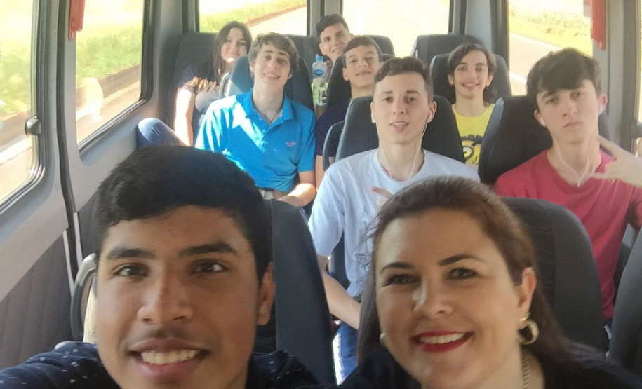 Nove estudantes do 1° e 3° ano do ensino médio com idade até 19 anos do Colégio Estadual Machado de Assis, de Sertanópolis (no Norte do Estado), participam nesta sexta-feira (25), em Curitiba, das modalidades teórica e prática da Olimpíada Brasileira de Robótica (OBR), fase regional. Os classificados participam da fase nacional, que também será realizada em Curitiba entre os dias 7 e 11 de novembro.