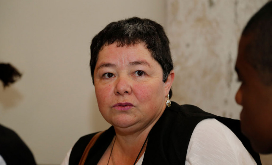 O texto apresentado pela Cia dos Palhaços foi adaptado da cartilha João Cidadão, do Conselho Nacional do Ministério Público, para uma linguagem voltada ao público jovem. “Acho que fica mais fácil para eles entenderem com essa linguagem”, disse a professora de Geografia Roderly Ribeiro, do Colégio Estadual Professor Nilo Brandão.