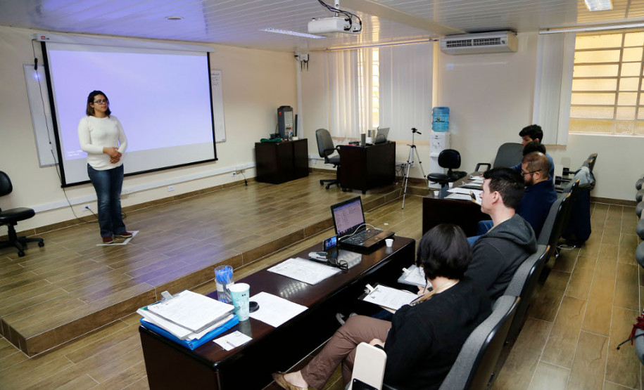 A Secretaria de Estado da Educação iniciou as bancas para avaliação de professores bilíngues em português e libras e Tradutores e Intérpretes da Língua Brasileira de Sinais (TILS) para proficiências dos profissionais que atuarão em escolas e centros para surdos e salas de recursos multifuncionais surdez.