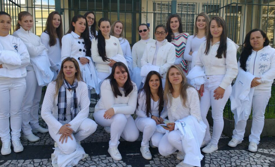 Uma vez por semestre os estudantes do curso técnico em enfermagem do Colégio Estadual João XXIII, em Irati (Centro-Sul do Estado), realizam visitas técnicas em hospitais da região para conhecer na prática como é o dia a dia da profissão e alinhar conhecimento prático as teorias vistas em sala de aula.