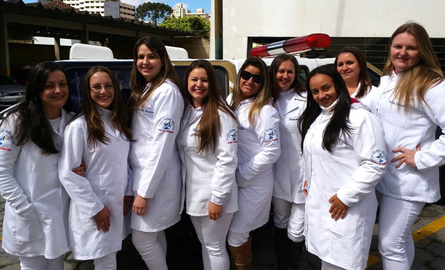 Uma vez por semestre os estudantes do curso técnico em enfermagem do Colégio Estadual João XXIII, em Irati (Centro-Sul do Estado), realizam visitas técnicas em hospitais da região para conhecer na prática como é o dia a dia da profissão e alinhar conhecimento prático as teorias vistas em sala de aula.