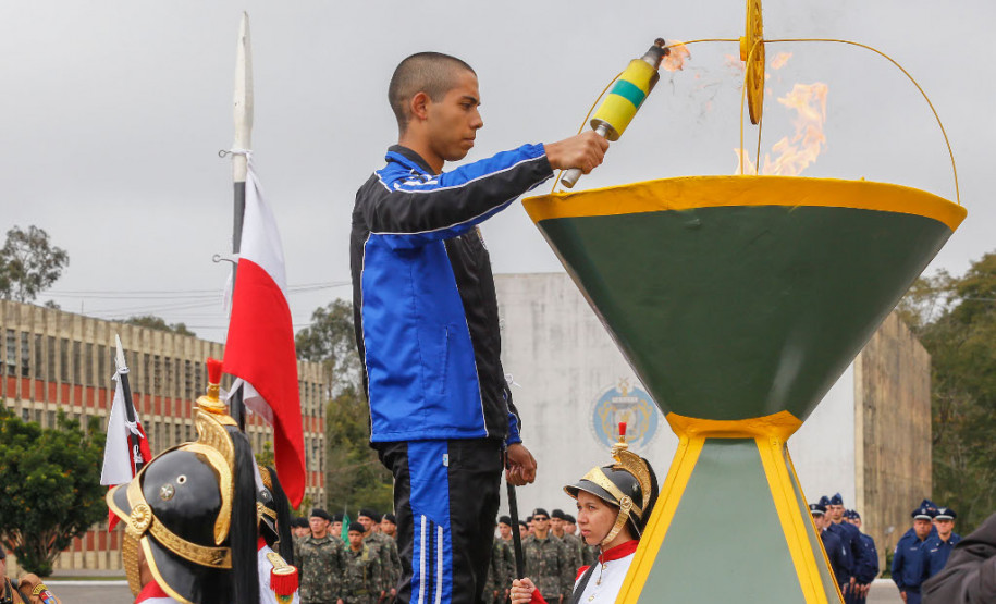 Solenidade abre a Semana da Pátria no Paraná O Governo do Estado abriu nesta sexta-feira, 1º de setembro, as comemorações da Semana da Pátria, que marca os 195 anos da Independência do Brasil