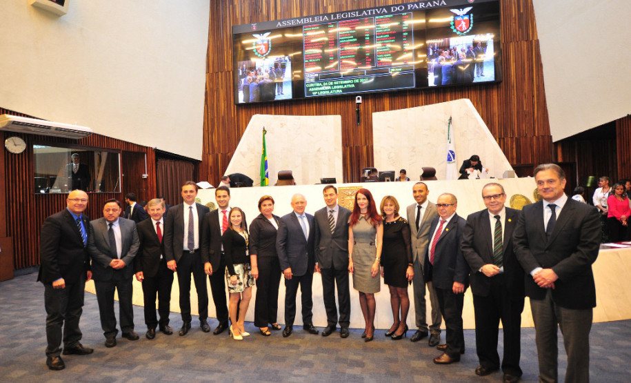 Geração Atitude envolverá 160 escolas da rede pública estadual A terceira edição do projeto Geração Atitude foi lançada nesta segunda-feira (4), no início da sessão da Assembleia Legislativa, e tem como objetivo promover a formação cidadã de estudantes e estimular o protagonismo juvenil.