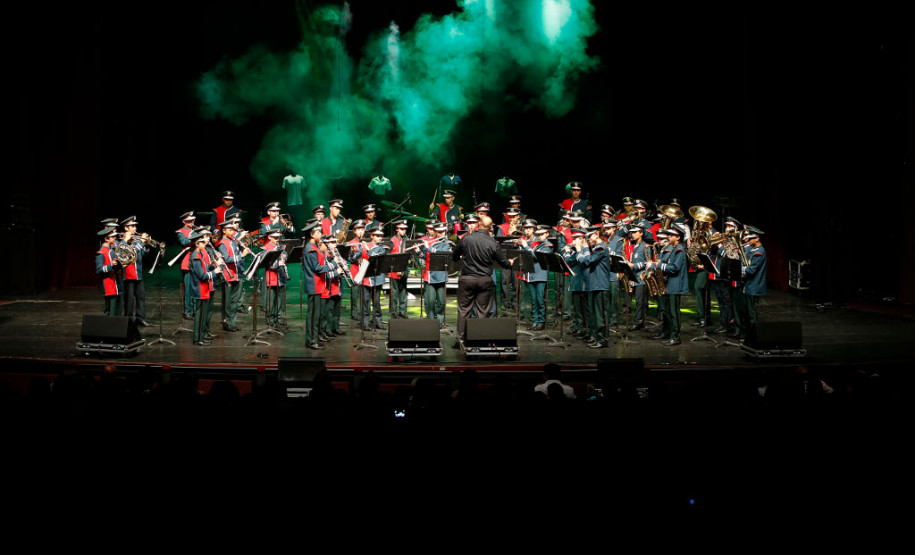 Estudantes da rede estadual de ensino e unidades conveniadas à Secretaria de Estado da Educação participaram nesta terça-feira (5) no Teatro Guaíra, em Curitiba, do Festival SEED 70 anos, com uma série de apresentações culturais. As atividades integram as comemorações do aniversário da secretaria e têm como objetivo resgatar a memória da educação pública no Estado, além de valorizar e divulgar os talentos dos jovens alunos da rede paranaense.