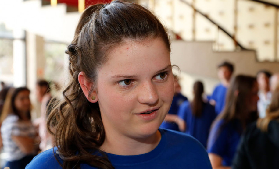 A estudante Juliane Baron, 16 anos, do 3° ano do curso técnico em Agropecuária do Centro Estadual de Educação Profissional Agrícola da Lapa, foi conferir as apresentações junto com mais 40 colegas