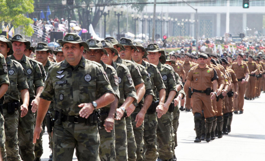 Participação de alunos da rede estadual comemora os 70 anos da Secretaria de Estado da Educação, criada em 1947.