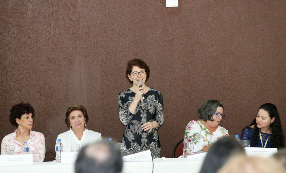 Simpósio discute excelência da educação profissional A formação integra o item três do programa Minha Escola Tem Ação (Meta) da Secretaria da Educação, que prevê a formação continuada a todos os profissionais que atuam na rede estadual de ensino