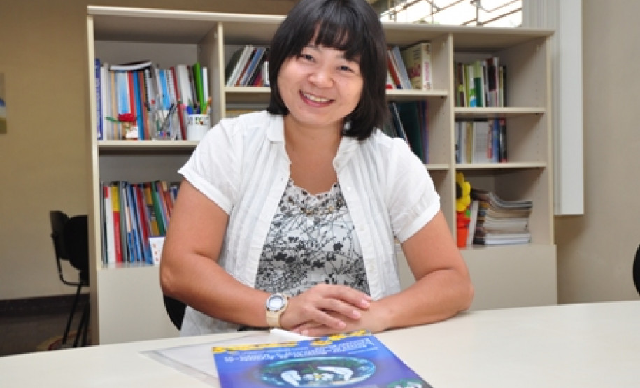 Coordenadora do Setor de Políticas Educacionais do município de Toyohashi, Japão, conhece políticas e programas educacionais do Paraná.