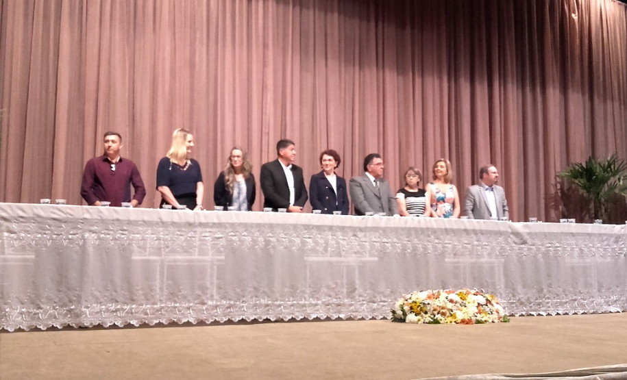 O Governo do Estado entregou nesta quinta-feira (14) o Prêmio de Gestão Paraná às escolas públicas da rede estadual do Núcleo Regional de Educação de Telêmaco Borba, nos Campos Gerais, em solenidade na Casa da Cultura de no município.