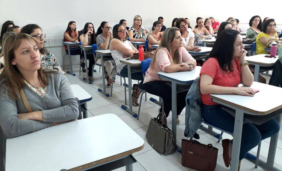 Cerca de 8 mil profissionais que atuam em escolas estaduais da Região Metropolitana de Curitiba participaram em agosto e início de setembro de cursos de Formação em Ação Disciplinar (FAD). A ação envolveu professores, pedagogos, diretores e agentes educacionais I e II.