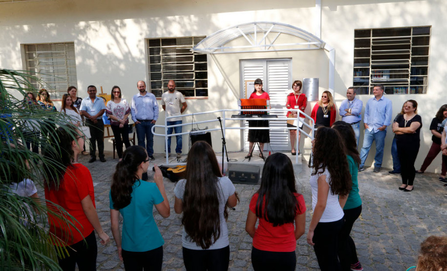 A Secretaria de Estado da Educação abriu nesta segunda-feira (18), em Curitiba, a exposição Mestre Guido Viaro inspirando gerações. A mostra é uma homenagem aos 120 anos do nascimento do artista ítalo-brasileiro Guido Pellegrino Viaro, que adotou cidade de Curitiba no final dos anos 1920 para morar. A exposição fica aberta até o dia 10 de novembro, na sede da Secretaria da Educação e é aberta à comunidade.