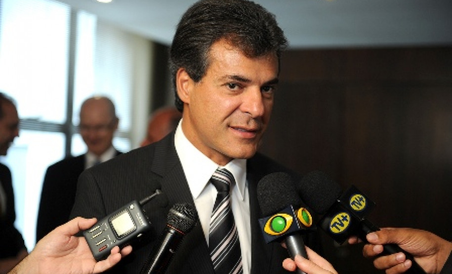 Investimentos feitos pelo governo em segurança pública foram o destaque do balanço apresentado pelo governador Beto Richa em uma série de entrevistas para emissoras de rádio e televisão na semana passada. Ele reafirmou que, ao lado da segurança, a educação é prioridade do governo.